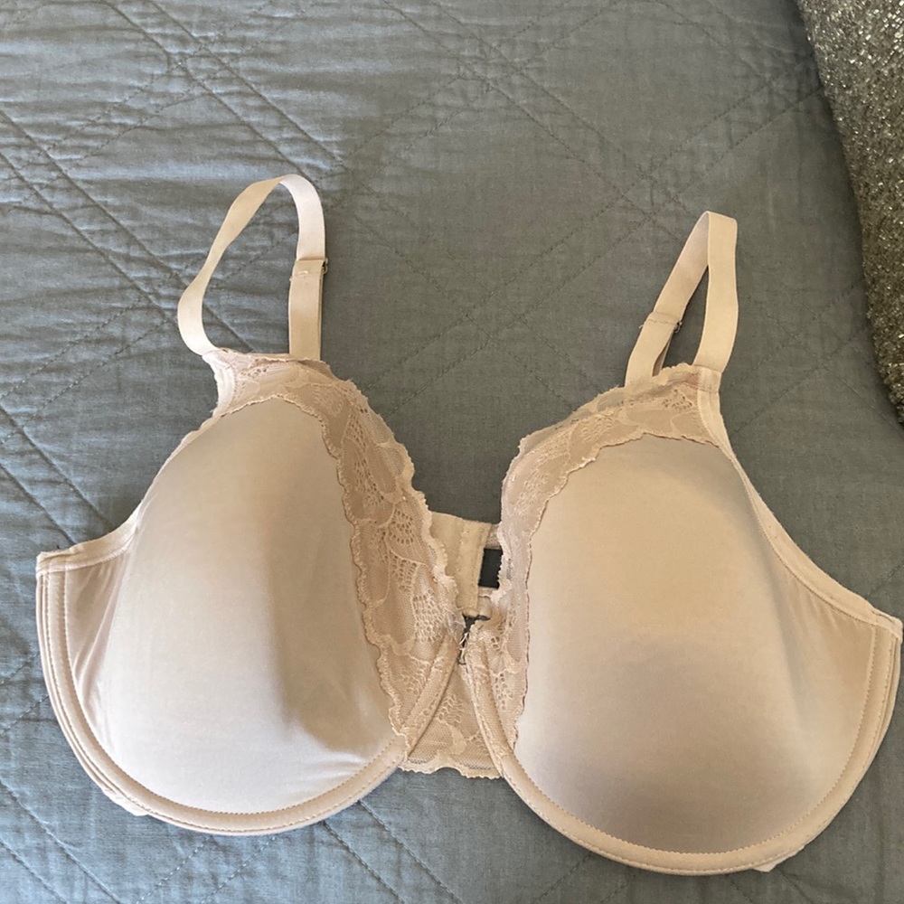 Flesh Color Natori 38 DD Bra. Lace details.